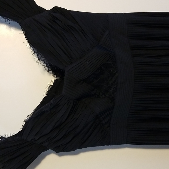 Goegeous Black Dress with Lace and Pleat detailing 💃🏼 - Picture 7 of 8